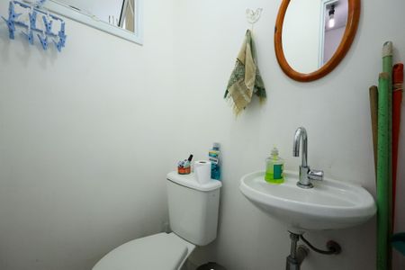 Casa de condomínio à venda com 95m², 3 quartos e 2 vagas Casa de condomínio à venda com 95m², 3 quartos e 2 vagasBanheiro de serviço