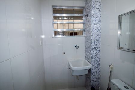 Banheiro e Tanque de apartamento para alugar com 1 quarto, 60m² em Cordovil, Rio de Janeiro