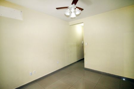 Sala de apartamento para alugar com 1 quarto, 60m² em Cordovil, Rio de Janeiro