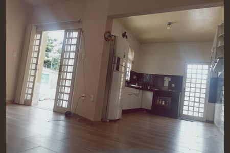 Sala de casa à venda com 2 quartos, 130m² em Nos S Gracas, Betim