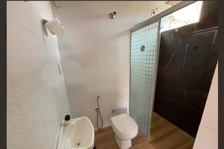 Casa à venda com 130m², 2 quartos e 10 vagasBanheiro
