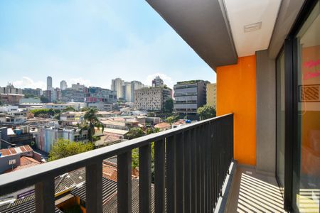varanda Sala de estar de kitnet/studio para alugar com 1 quarto, 27m² em Vila Madalena, São Paulo