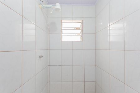 Banheiro  de casa para alugar com 1 quarto, 32m² em Conjunto Habitacional A. E. Carvalho, São Paulo