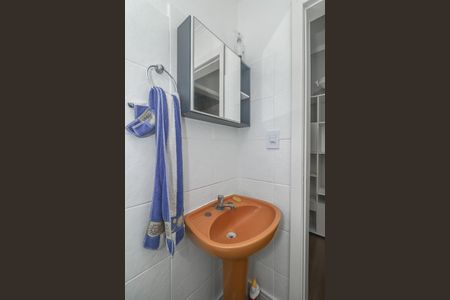 Banheiro de apartamento à venda com 1 quarto, 45m² em Bela Vista, Porto Alegre