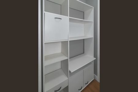 Corredor de apartamento à venda com 1 quarto, 45m² em Bela Vista, Porto Alegre
