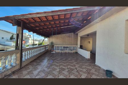 Casa à venda com 196m², 3 quartos e 3 vagas