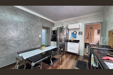 Casa à venda com 196m², 3 quartos e 3 vagas