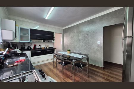 Casa à venda com 196m², 3 quartos e 3 vagas