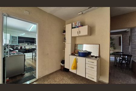 Casa à venda com 196m², 3 quartos e 3 vagas