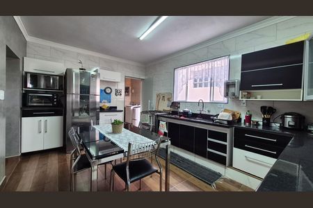Casa à venda com 196m², 3 quartos e 3 vagas