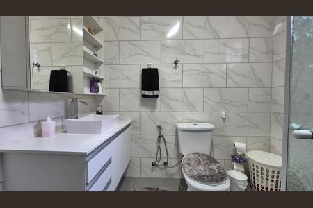Casa à venda com 196m², 3 quartos e 3 vagas