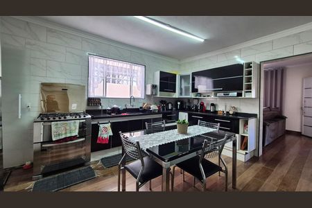 Casa à venda com 196m², 3 quartos e 3 vagas