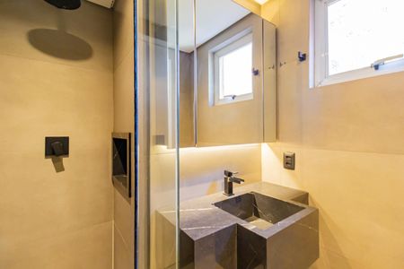 Casa de condomínio à venda com 378m², 6 quartos e 4 vagasBanheiro da Suíte 1