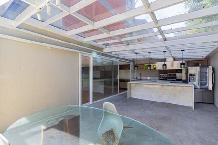Casa de condomínio à venda com 378m², 6 quartos e 4 vagasVaranda gourmet