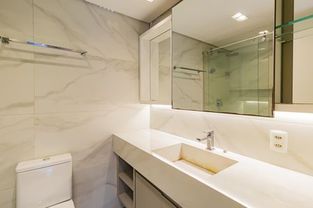 Casa de condomínio à venda com 378m², 6 quartos e 4 vagasBanheiro da Suíte 1