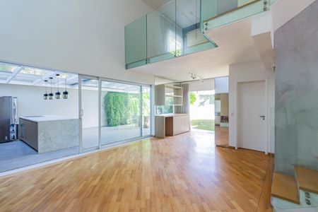 Casa de condomínio à venda com 378m², 6 quartos e 4 vagasSala 1