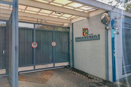 Casa de condomínio à venda com 378m², 6 quartos e 4 vagasFachada e portaria