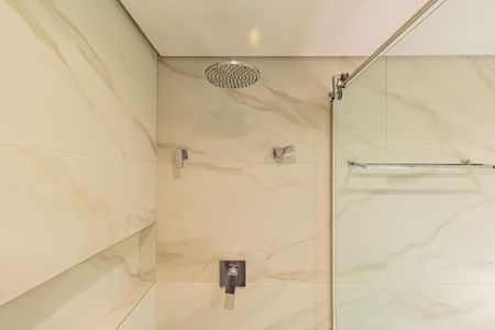 Casa de condomínio à venda com 378m², 6 quartos e 4 vagasBanheiro da Suíte 1
