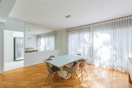 Casa de condomínio à venda com 378m², 6 quartos e 4 vagasSala 2