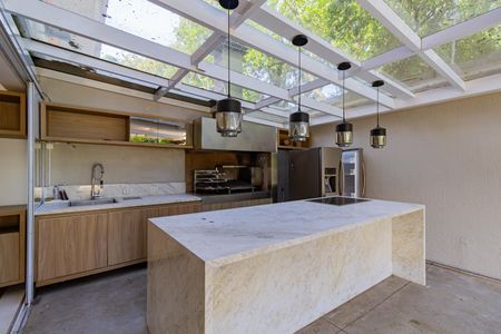 Casa de condomínio à venda com 378m², 6 quartos e 4 vagasVaranda gourmet