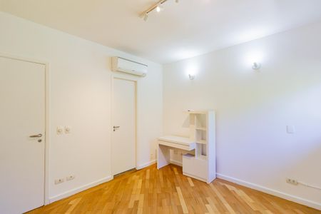 Casa de condomínio à venda com 378m², 6 quartos e 4 vagasSuíte 3