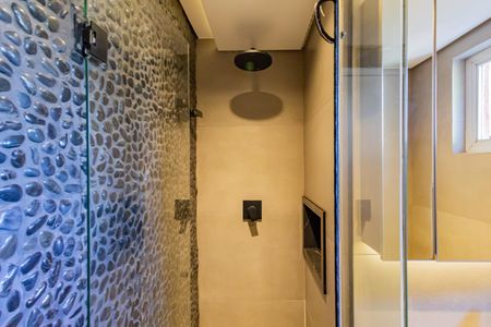 Casa de condomínio à venda com 378m², 6 quartos e 4 vagasBanheiro da Suíte 1