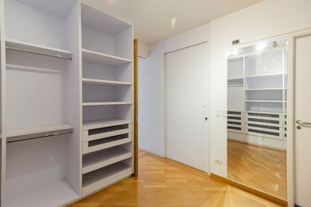 Casa de condomínio à venda com 378m², 6 quartos e 4 vagasCloset da suíte 1
