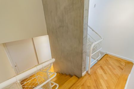 Casa de condomínio à venda com 378m², 6 quartos e 4 vagasEscada