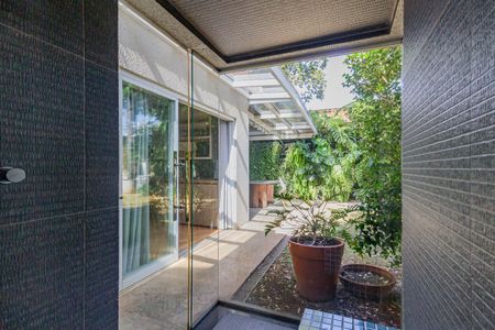 Casa de condomínio à venda com 378m², 6 quartos e 4 vagasSauna