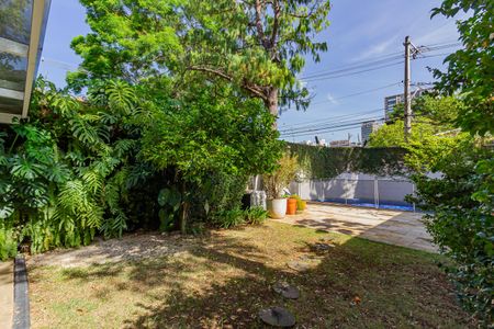 Casa de condomínio à venda com 378m², 6 quartos e 4 vagasQuintal