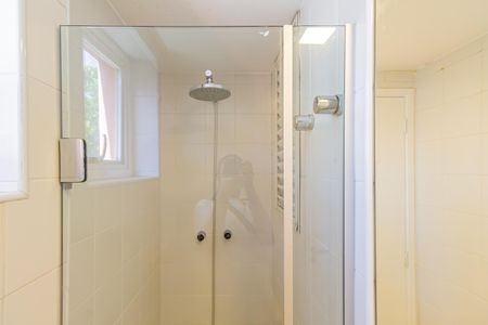Casa de condomínio à venda com 378m², 6 quartos e 4 vagasBanheiro da Suíte 2