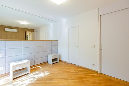 Casa de condomínio à venda com 378m², 6 quartos e 4 vagasSuíte 1
