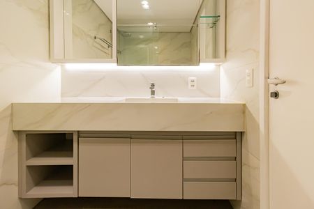 Casa de condomínio à venda com 378m², 6 quartos e 4 vagasBanheiro da Suíte 1