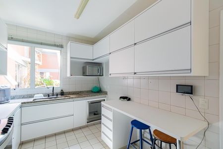 Casa de condomínio à venda com 378m², 6 quartos e 4 vagasCozinha