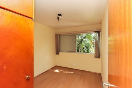 Apartamento à venda com 93m², 3 quartos e 1 vaga Apartamento à venda com 93m², 3 quartos e 1 vagaQuarto com janela e iluminação natural, com vista para o jardim.