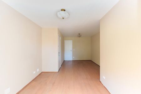 Apartamento à venda com 93m², 3 quartos e 1 vaga Apartamento à venda com 93m², 3 quartos e 1 vagaEspaço de entrada com piso de madeira e iluminação natural.