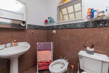 Casa de condomínio à venda com 180m², 3 quartos e 2 vagasBanheiro