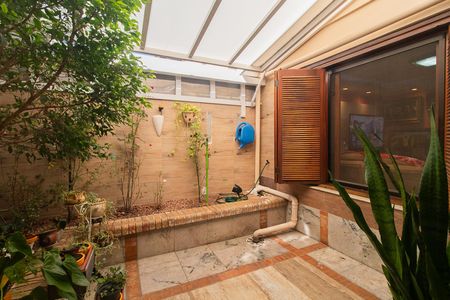 Casa de condomínio à venda com 180m², 3 quartos e 2 vagasQuintal