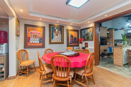 Casa de condomínio à venda com 180m², 3 quartos e 2 vagasSala