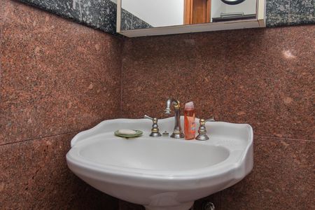 Casa de condomínio à venda com 180m², 3 quartos e 2 vagasBanheiro