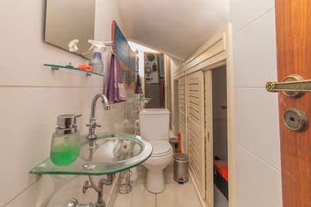 Casa de condomínio à venda com 180m², 3 quartos e 2 vagasLavabo