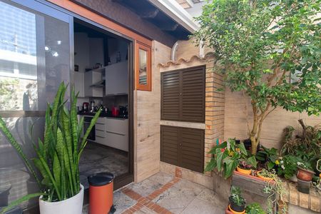 Casa de condomínio à venda com 180m², 3 quartos e 2 vagasQuintal