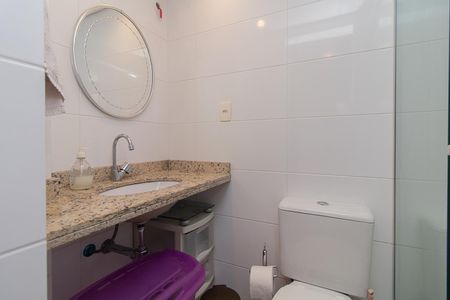 Casa de condomínio à venda com 180m², 3 quartos e 2 vagasBanheiro de serviço