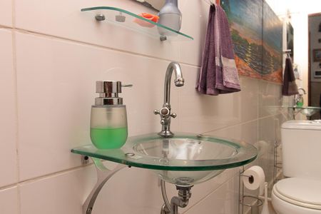 Casa de condomínio à venda com 180m², 3 quartos e 2 vagasLavabo