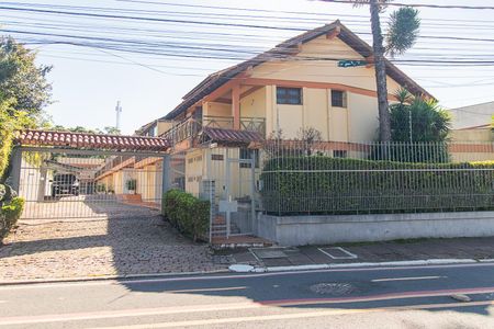 Casa de condomínio à venda com 180m², 3 quartos e 2 vagasFachada