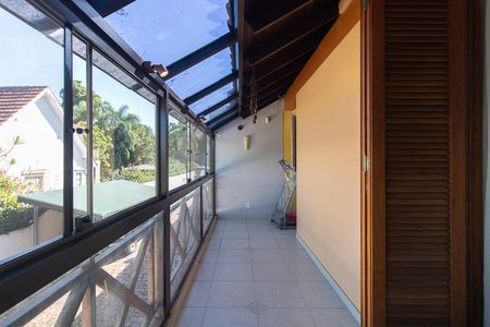 Casa de condomínio à venda com 180m², 3 quartos e 2 vagasSacada