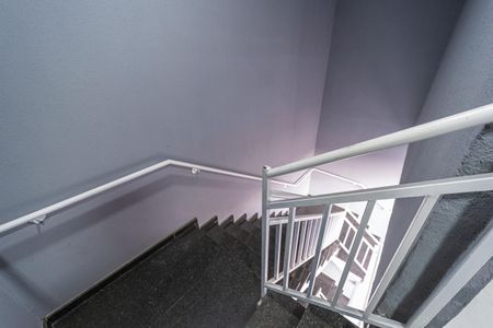 Apartamento para alugar com 29m², 1 quarto e sem vaga Apartamento para alugar com 29m², 1 quarto e sem vagaEscada