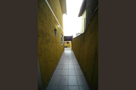 Casa à venda com 162m², 3 quartos e 2 vagasCorredor lateral 