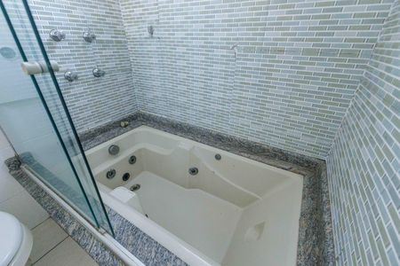 Apartamento à venda com 137m², 3 quartos e 2 vagasBanheiro da Suíte