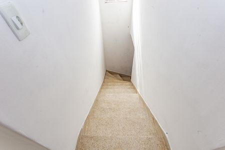 Casa para alugar com 220m², 3 quartos e 3 vagas Casa para alugar com 220m², 3 quartos e 3 vagasEscada